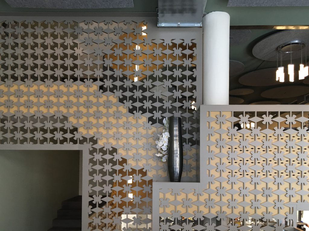 Esal Hungária által forgalmazott BRUAG perforált homlokzatpanel, egyedi designnal