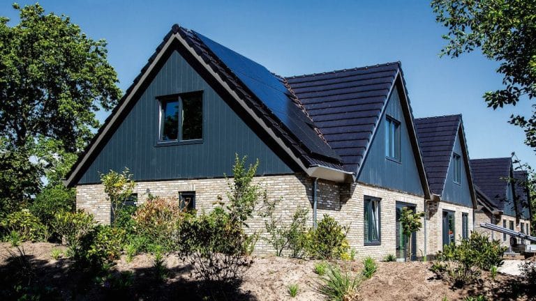 Hardie Plank fahatású sávos szálcement homlokzatburkolat midnight black