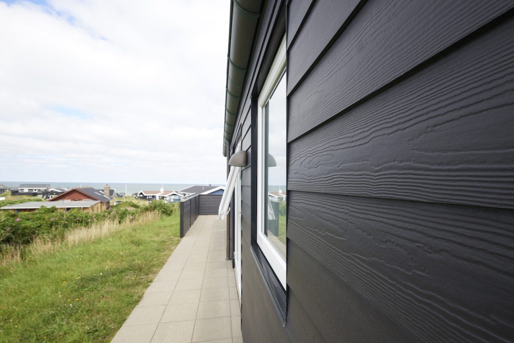 Hardie-Plank-fahatasu-savos-szalcement-Lonstrup-Midnight-Black-4