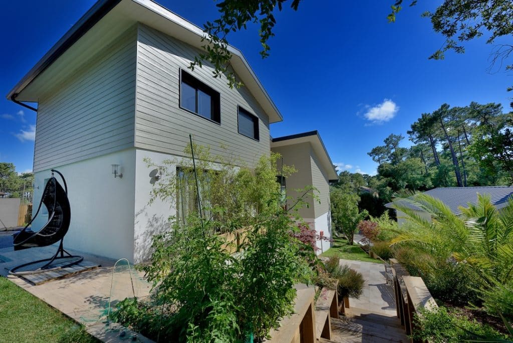 Hardie Plank fahatású sávos szálcement burkolat Cedar Soft Green